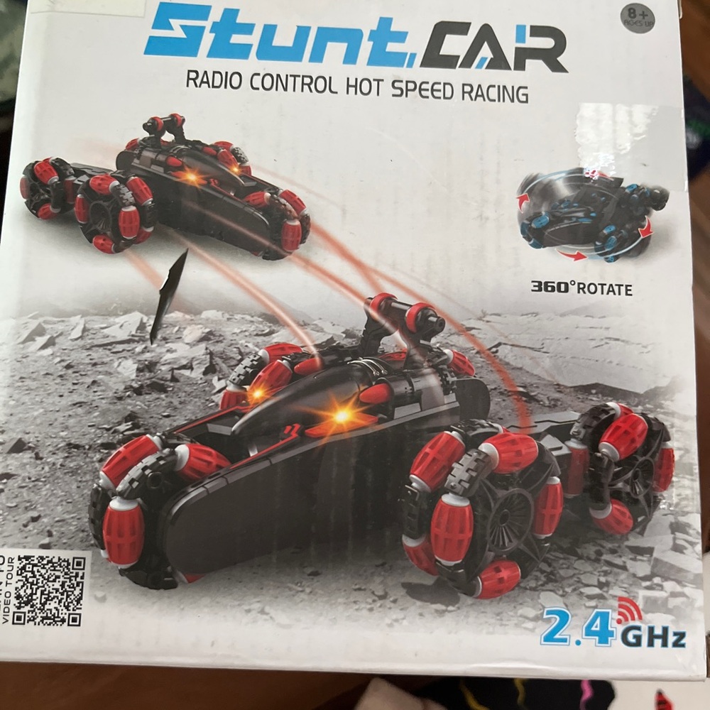 360° Rotating RC Vehicle - Black and Red or Green